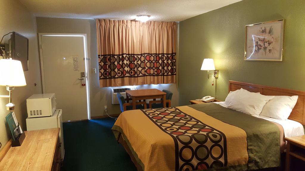 Budgetel Inn & Suites Butler Exterior photo